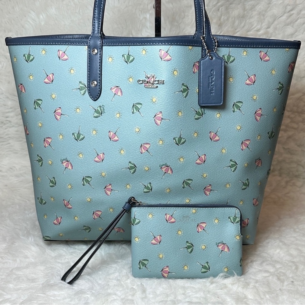 ☔️Coach Blue Umbrella Tote with matching wristlet navy reversible B1981 – F73453
